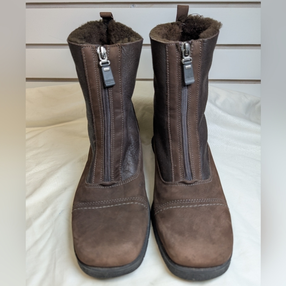 La Canadienne Waterproof Brown Suede Leather Front Zip Ankle Boots.  Size 9.5